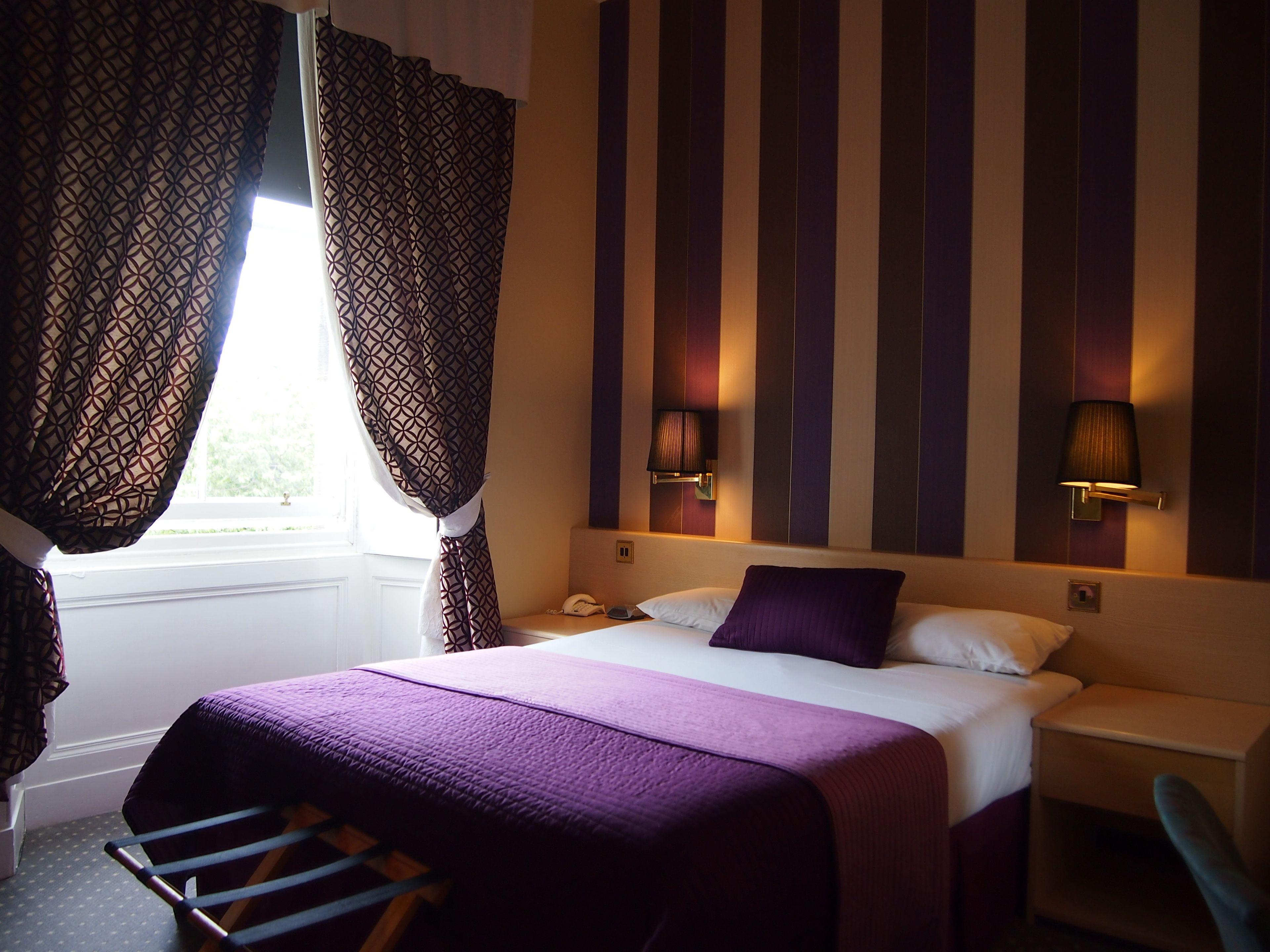 Thistle Hotel — Photos 1